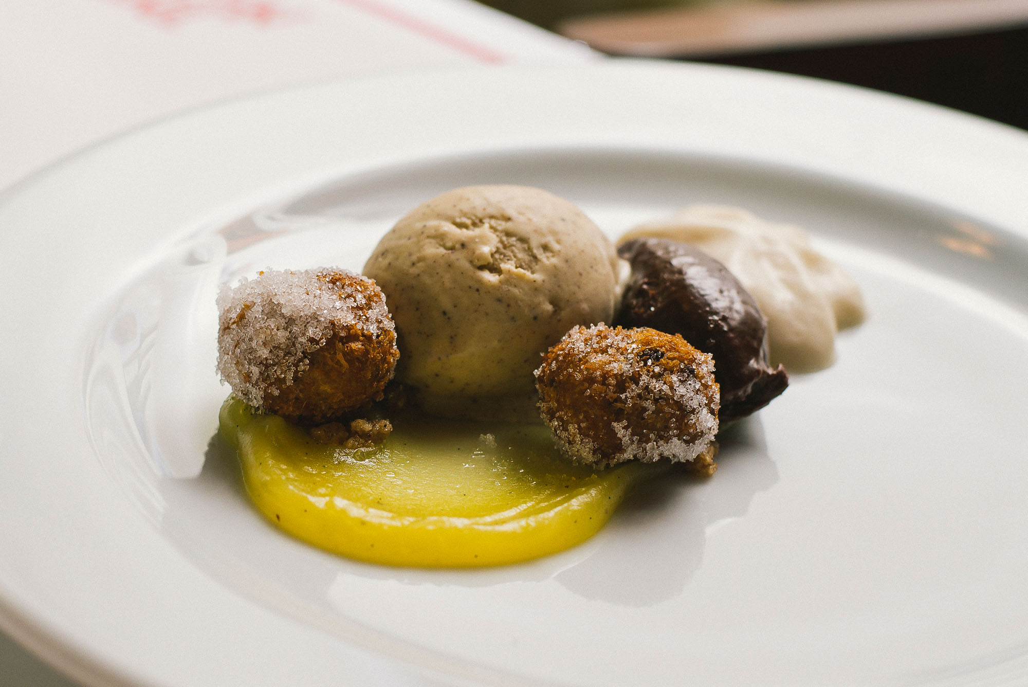 Creme de batata, ganache de chocolate, buñuelos de batata e chocolate, chutney de nozes e sorvete de manteiga, no Aldo's Vinoteca - Buenos Aires